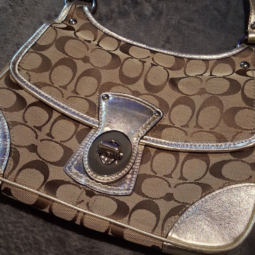 VTG Coach Signature C Flap Shoulder Bag Gold Metallic Trim Turnlock Y2K Logo Tan